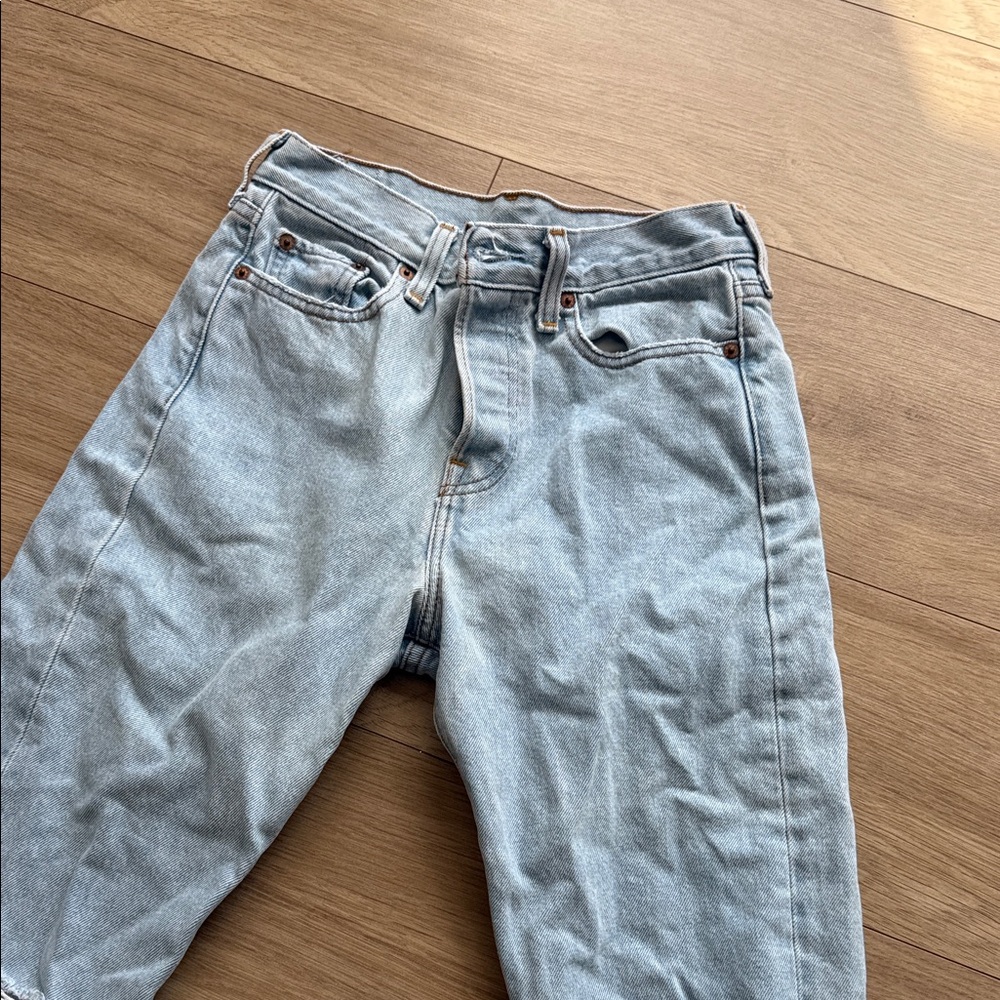 LEVI Light Blue Denim Jeans